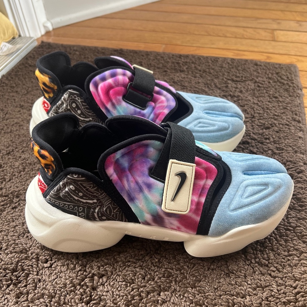 Women's Nike  Aqua Rift 'Multi Print  size 8.5